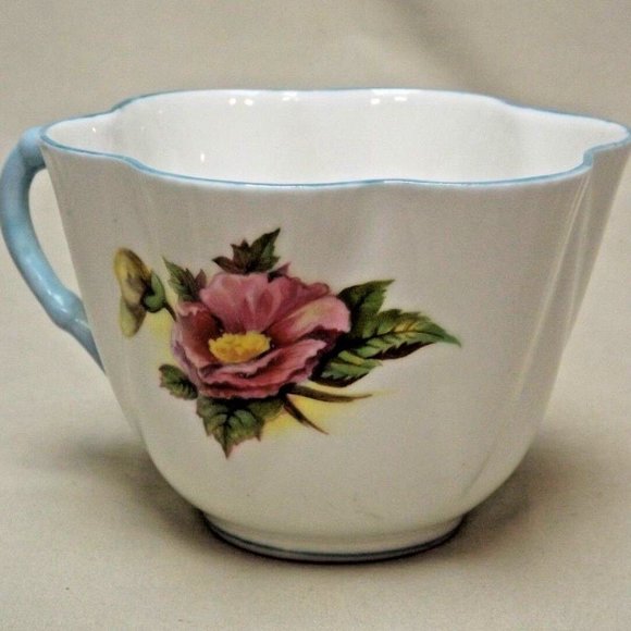Shelley Fine Bone China England Dainty Begonia Footed Tea Cup and Saucer - Picture 9 of 12